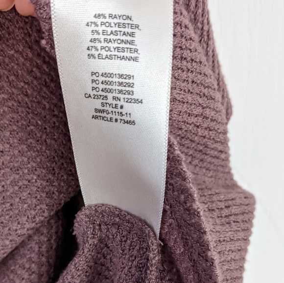 Aritzia The Group by Babaton Taurus T-Shirt Waffle-knit V-neck shirt mauve small - Picture 5 of 7